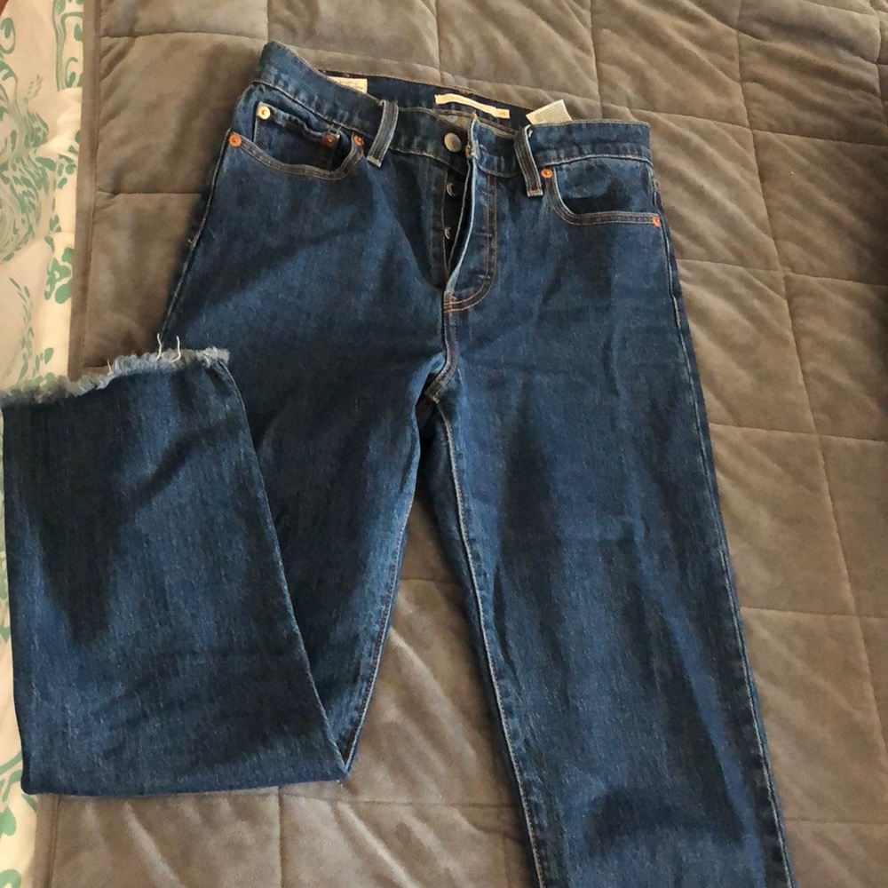 Levi’s wedgie straight leg, cropped raw hem